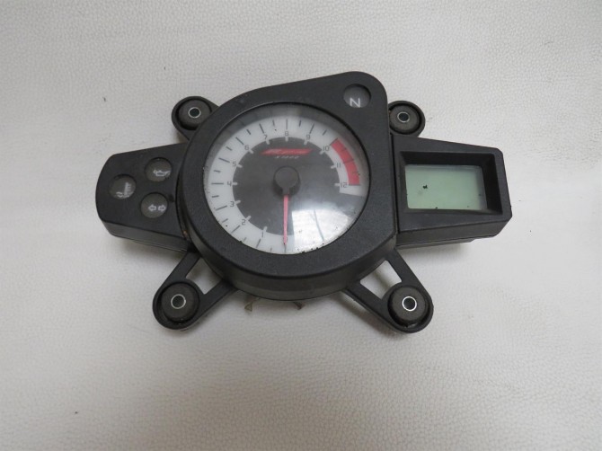 cuadro relojes yamaha tzr 50